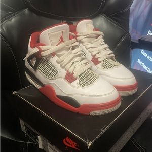 Jordan 4 fire red